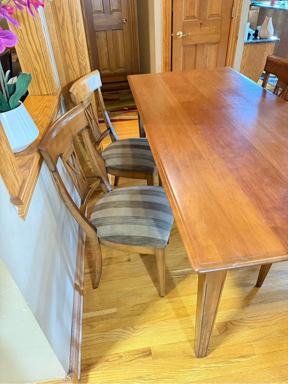 Vintage/Classic Wooden Dining Table & Chair Set